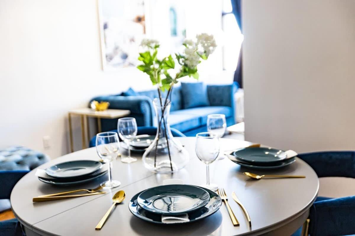 M11 Gorgeous 3Br Wkingbed Perfect Location Apartment มอนทรีอัล ภายนอก รูปภาพ