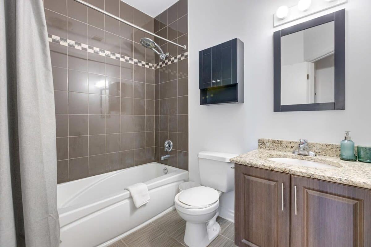 M11 Gorgeous 3Br Wkingbed Perfect Location Apartment มอนทรีอัล ภายนอก รูปภาพ