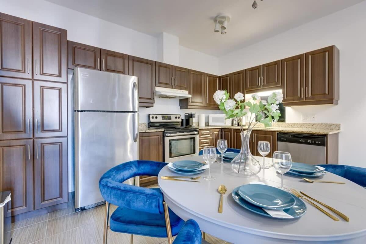 M11 Gorgeous 3Br Wkingbed Perfect Location Apartment มอนทรีอัล ภายนอก รูปภาพ